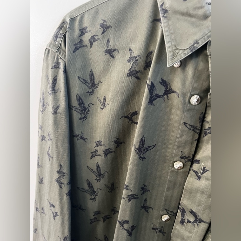 CLEARANCE Men’s Medium Olive Green Columbia Sportswear Ducks Button Down Shirt - Picture 4 of 9